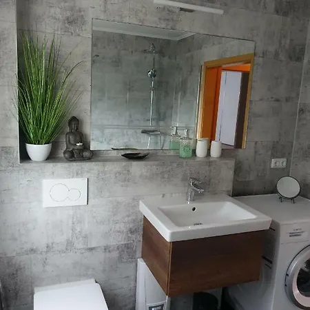 Moderne Ferienwohnung In Potsdam, Sehr Komfortabel, Ruhige Lage *